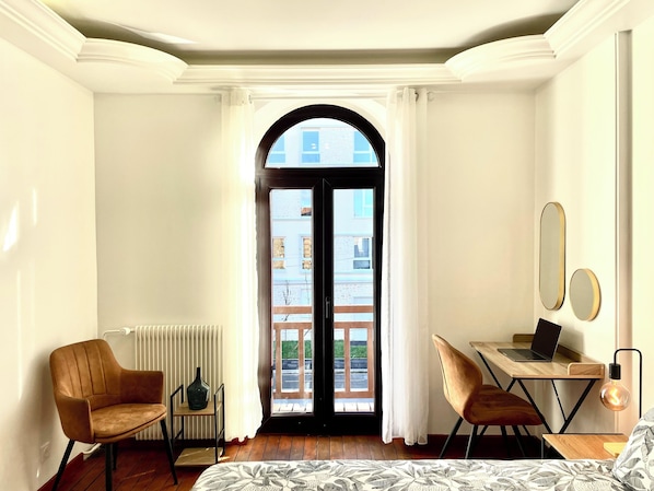 Fer et planche Ă repasser, Wi-Fi, draps fournis