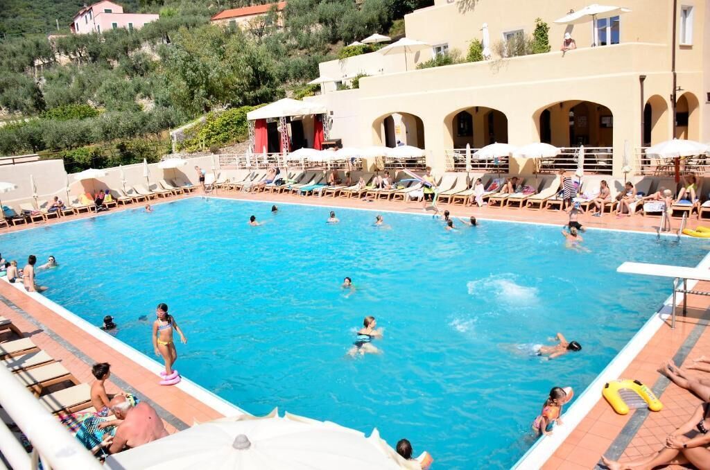 Seasonal outdoor pool, pool loungers