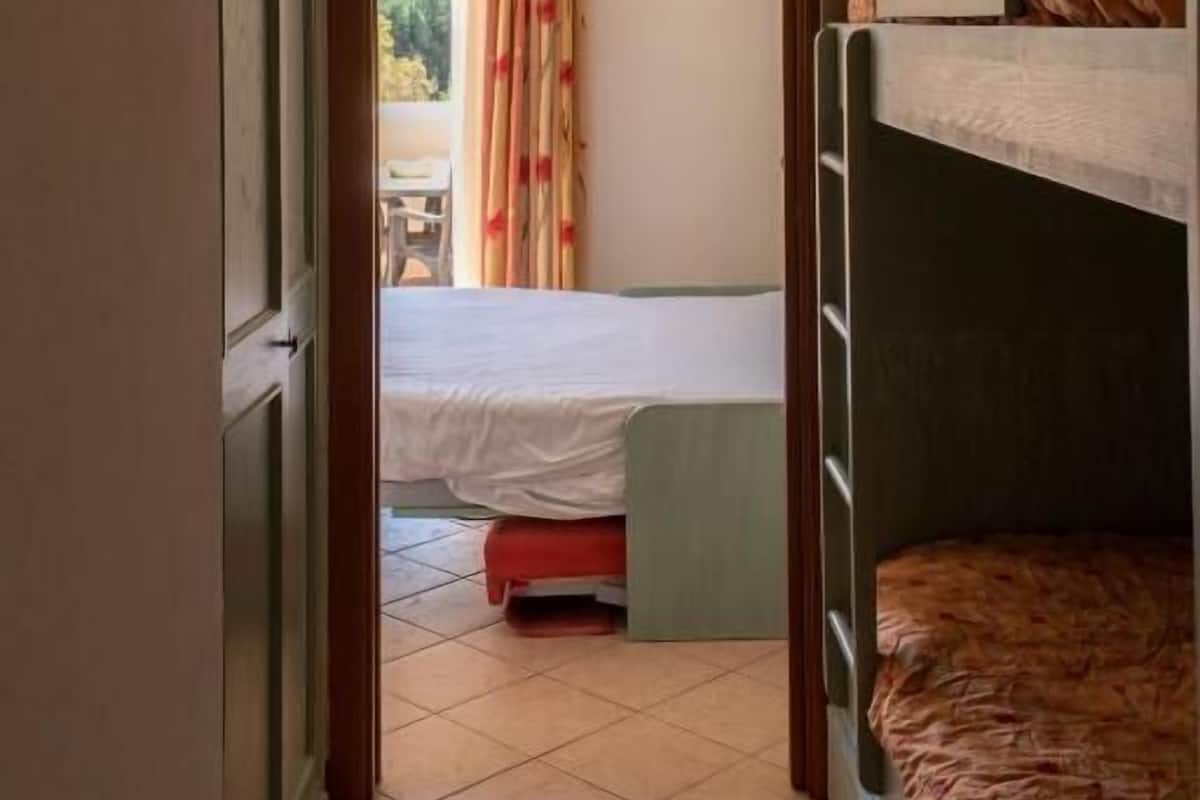 In-room safe, iron/ironing board, free WiFi