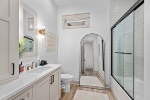 Shower, hair dryer, towels - Private Pickleball Court | 4BR Crystal Beach Retre (Crystal Beach)