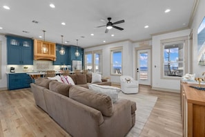 Smart TV, books, stereo - Private Pickleball Court | 4BR Crystal Beach Retre (Crystal Beach)