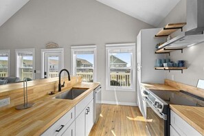Fridge, microwave, oven, stovetop - Beach View | 3BR | Pets | Balcony | Sleeps 7 (Bolivar Peninsula)