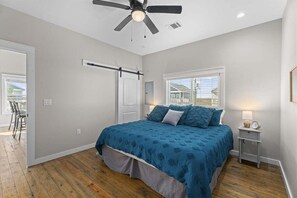 3 bedrooms, iron/ironing board, free WiFi, bed sheets - Beach View | 3BR | Pets | Balcony | Sleeps 7 (Bolivar Peninsula)