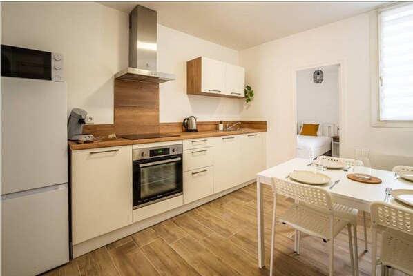 Private kitchen - At the foot of the ramparts - Apartment for 3 people (Carcassonne)
