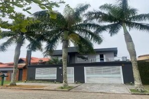 Exterior - Vacation home with pool (Peruíbe)