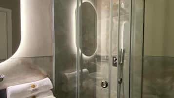 Deluxe Suite, City View | Bathroom