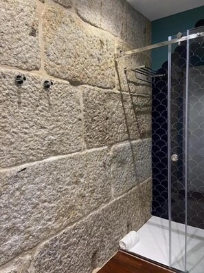 Suite, Balkon, Stadtblick | Badezimmer