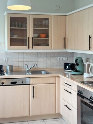 Fridge, microwave, oven, stovetop - Large, cozy vacation apartment in the heart of the Kraichgau. (Kraichtal)