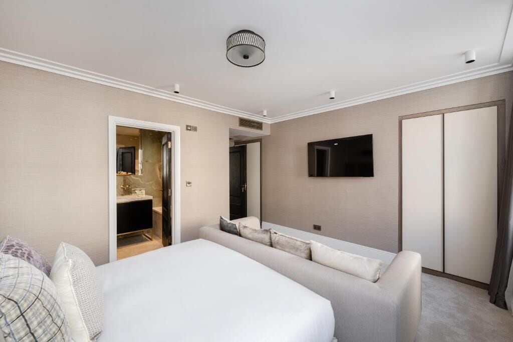 Blackout curtains, iron/ironing board, free WiFi