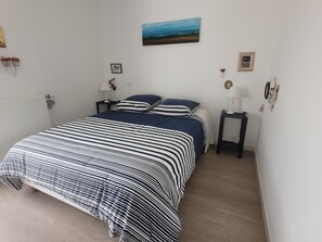 3 chambres, fer et planche à repasser, Wi-Fi, draps fournis