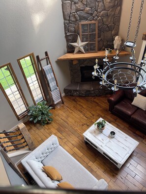 Smart TV, fireplace - Mountain View Acreage near Sylvan Lake | Huge Lit Patio, BBQ Bar & Horses! (Red Deer County)