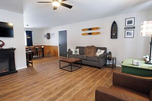 Smart TV, fireplace, ping pong