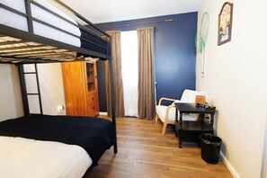 3 bedrooms, iron/ironing board, travel cot, Internet