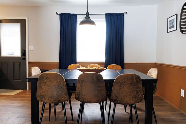Dining - Into Woods We Go Trailside Retreat with Game Room (West Branch)