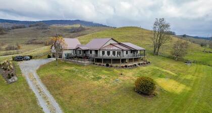 5-bedroom farmhouse in phenomenal Harman with cozy charm and AC