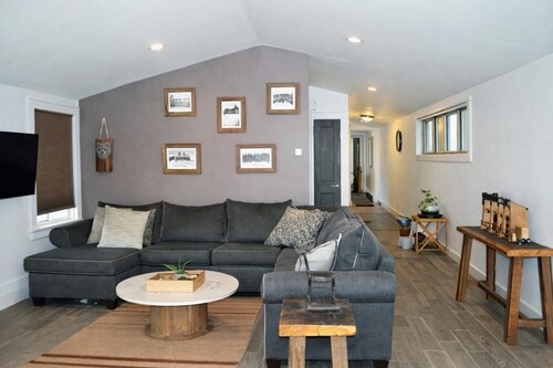 Sleep above the alpacas! One-of-a-kind Catskills Loft! Amazing views, sleeps 6!