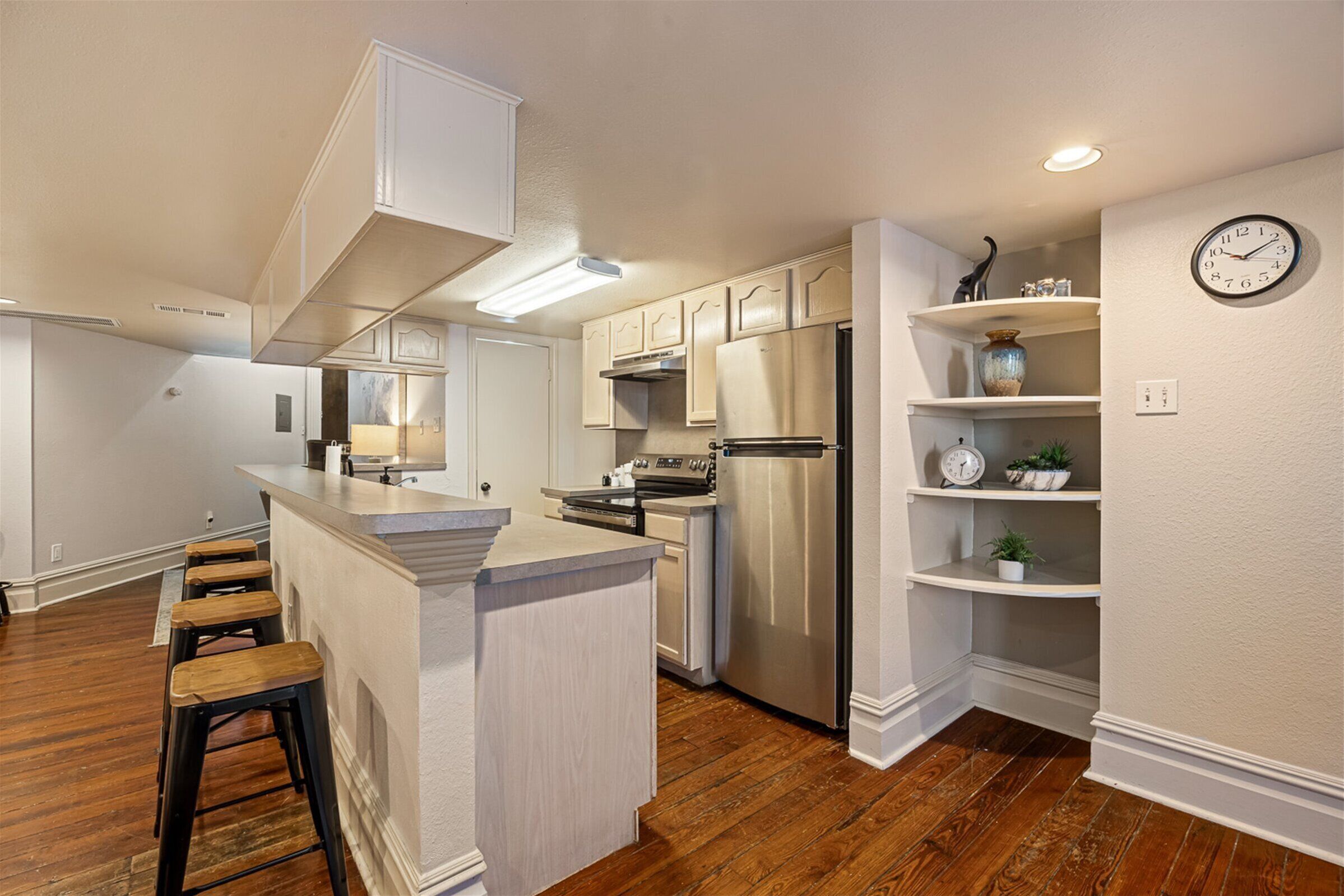 Refrigerador, microondas, horno y parrilla de estufa 