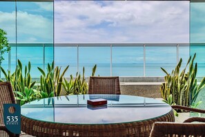 Dining - Enjoy a private pool and full ocean view (Salvador)