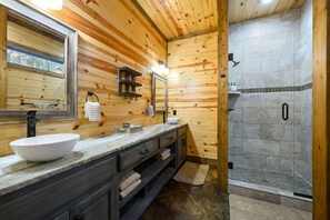 Towels - Fireside Creek · Fun & Spacious: Hot Tub, Game Room, Playground (Broken Bow)