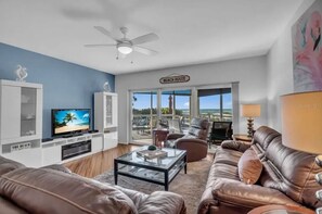 Smart TV - Lovely Gulf Front 2-bedroom condo with in charming Longboat Key. First floor. (Longboat Key)