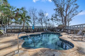 Outdoor pool - Lovely Gulf Front 2-bedroom condo with in charming Longboat Key. First floor. (Longboat Key)