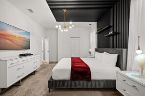 Iron/ironing board, WiFi, bed sheets - Amazing 9 bedroom Themed Storey Lake Villa With Pool (Kissimmee)