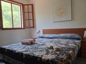 3 bedrooms, iron/ironing board, bed sheets - Apartment in Del Mirto Holiday House with terrace overlooking the sea of Nora (villa San Pietro Cagliari)