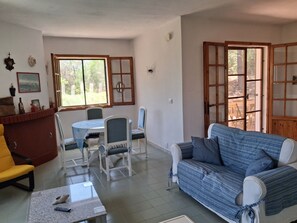 TV - Apartment in Del Mirto Holiday House with terrace overlooking the sea of Nora (villa San Pietro Cagliari)