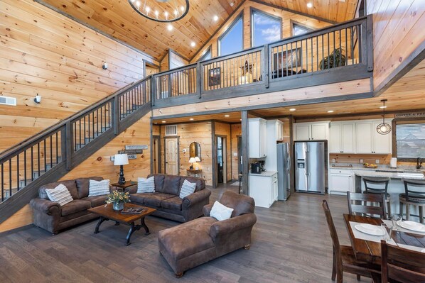 Interior - Beautiful 5-bedroom cabin with AC in peaceful Sevierville (Sevierville)