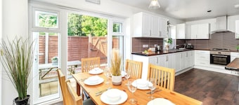 5BDR Stoke-on-Trent | Patio | Sleeps 10