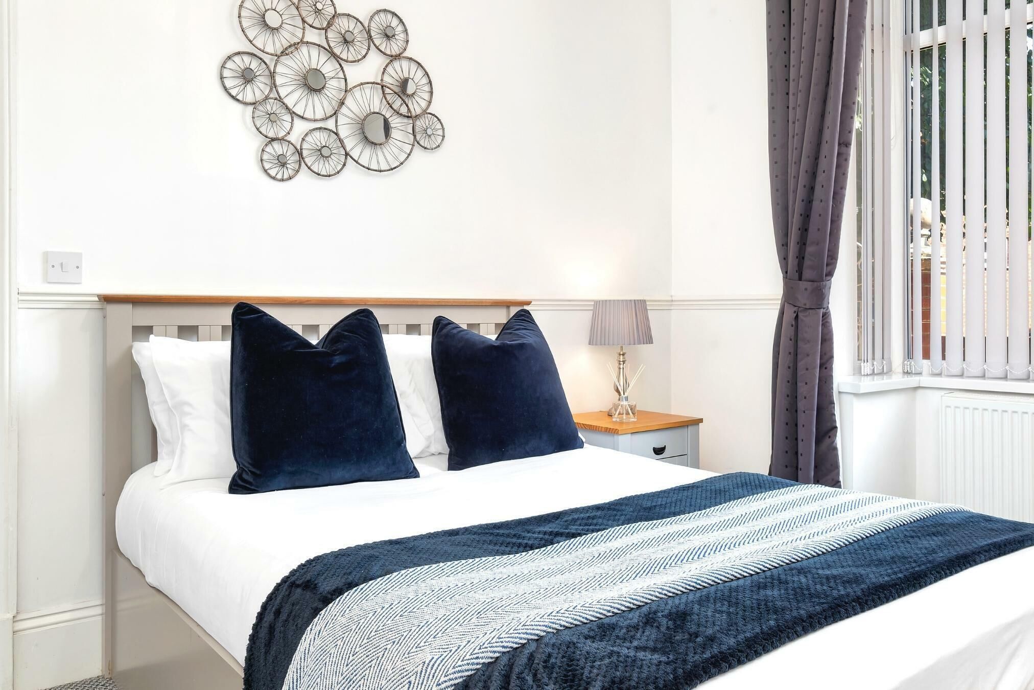Iron/ironing board, internet, bed sheets
