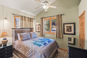 Iron/ironing board, free WiFi, bed sheets - Lakeside Retreat 19A - 2 BR Condo - Mountain and Lake Views (Estes Park)