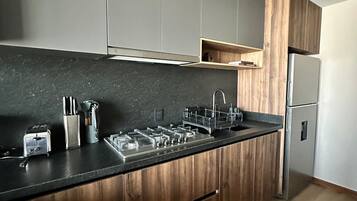 Comfort Apartment, City View | Private kitchen