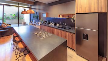 Deluxe Apartment, City View | Private kitchen | Fridge, microwave, stovetop, cookware/dishes/utensils