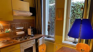 茶具/咖啡用具、冰箱、烤箱、炉灶
