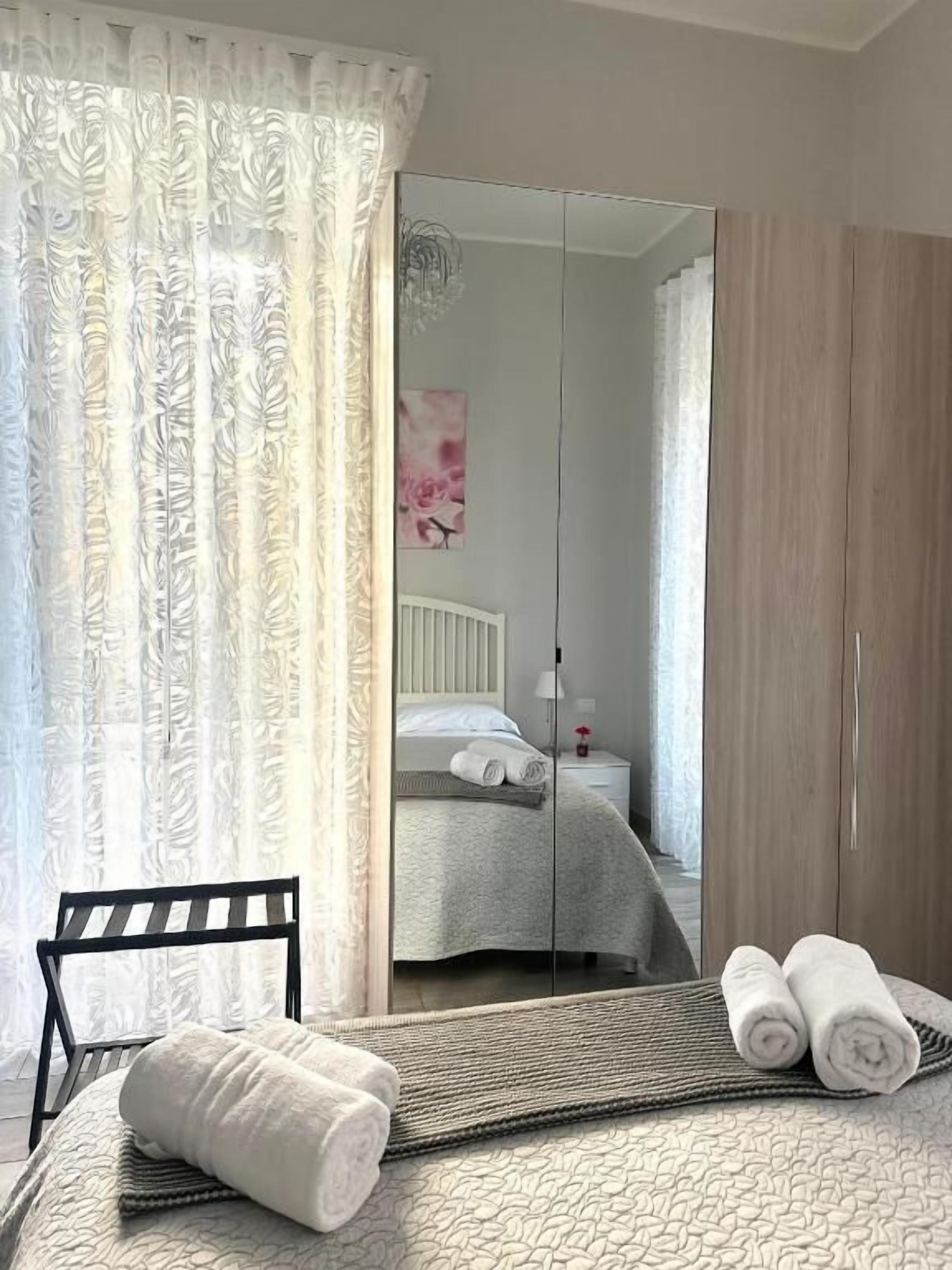 Double Room, Garden View, Corner | In-room safe