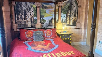 Iron/ironing board, travel cot, free WiFi, bed sheets