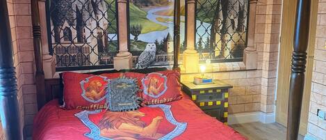 Iron/ironing board, travel cot, free WiFi, bed sheets