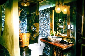 Bathroom - Puluong Qui E Ora (Ba Thuoc)