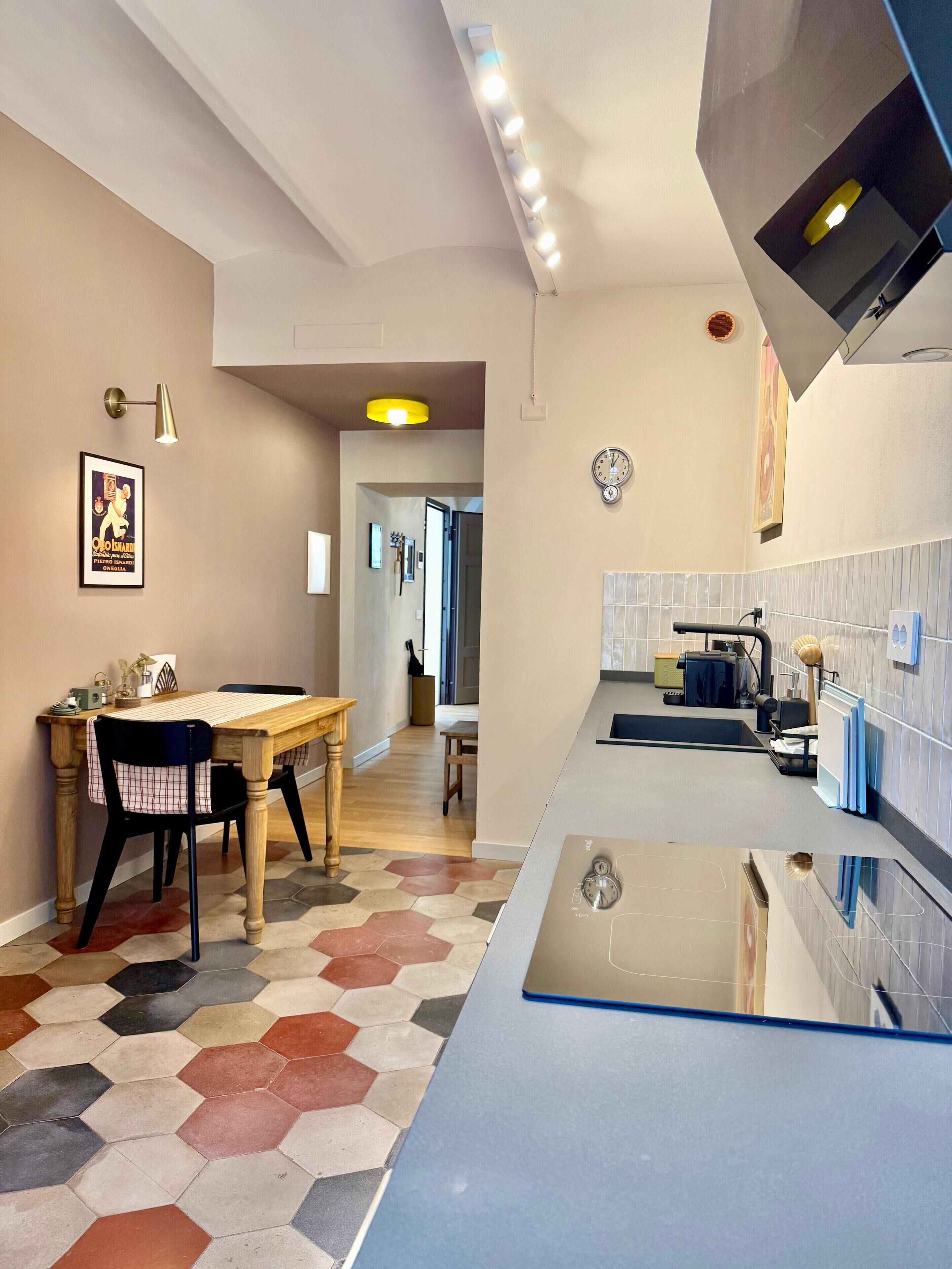 Kühlschrank, Mikrowelle, Ofen, Geschirrspüler