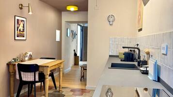 KĂŒhlschrank, Mikrowelle, Ofen, GeschirrspĂŒler