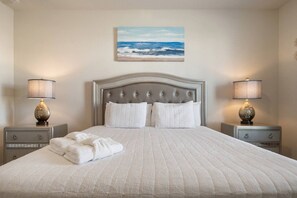 Iron/ironing board, travel cot, WiFi, bed sheets - Relaxing Windsor Island Resort Home w/ Pool&Spa (Davenport)