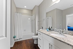 Hair dryer, towels, toilet paper - Themed 4BR Townhome — 15min to Disney (Kissimmee)