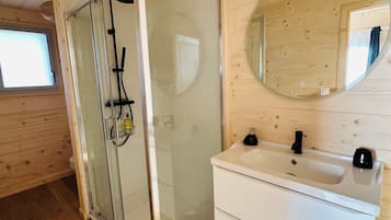 Shower, hair dryer, towels, toilet paper