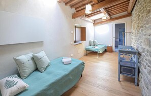 4 camere, culla da viaggio, Wi-Fi gratuito, lenzuola