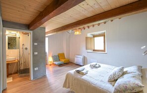 4 bedrooms, travel cot, free WiFi, bed sheets