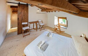 4 dormitorios, cuna de viaje, wifi gratis y ropa de cama