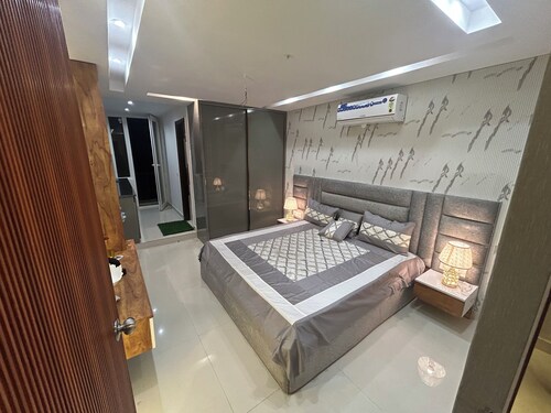 Cozy 1-bedroom apartment in pleasant Zirakpur with AC