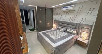 Cozy 1-bedroom apartment in pleasant Zirakpur with AC