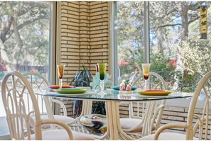 Dining - Mid-Century Retreat w/ Hot Tub & Pool - Central SA (San Antonio)